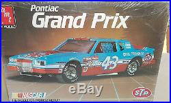AMT Richard Petty Pontiac Grand Prix 1-16 Model Sealed