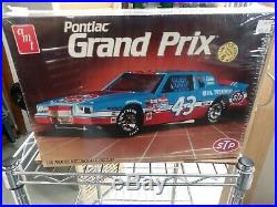 AMT Richard Petty Pontiac Grand Prix Model Kit 1/16