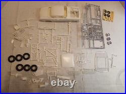 AMT Salty Dog'53 Stdebaker Bonneville Racer 1/25 Model Kit #25150