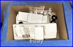 AMT T295-200 1963 FORD F-100 CAMPER PICK-UP Model Kit 125 Sealed Parts plus Box