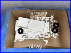 AMT T295-200 1963 FORD F-100 CAMPER PICK-UP Model Kit 125 Sealed Parts plus Box