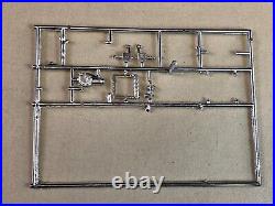 AMT T323 200 125 Model Kit DENNY McLAIN'S HORSE HIDE HAULER All American AS-IS