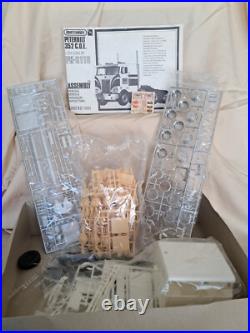 AMT #T551 PETERBILT BUDWEISER 352 PACEMAKER CABOVER 1/25 New in Box TSR