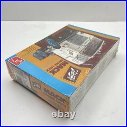 AMT #T553 Mack Cruise Liner Schlitz 125 Scale Model Kit NEW FACTORY SEALED