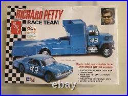 AMT T569 Richard Petty Racing Team kit