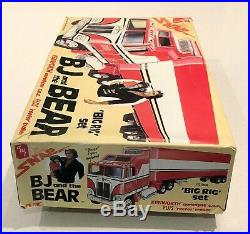 AMT Vintage 132 BJ And The Bear Kenworth Aerodyne & Reefer Trailer Model Kit