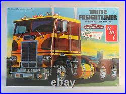 AMT WHITE FREIGHTLINER TRACTOR TRAILER TRUCK MODEL KIT 125 Scale AMT620 NEW