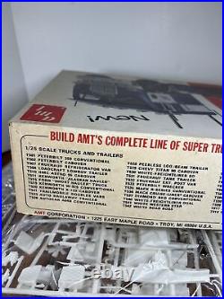 AMT White Freightliner Dual Drive PABST BLUE RIBBON Model Kit 1/25 T555 READ