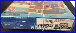 AMT White Freightliner Dual Drive Tractor 1/25 Scale 1975 Model Kit SEALED