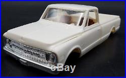AMT Y733 1970 CHEVY PICKUP BUILT ANNUAL VINTAGE 1/25 Model Car Mountain
