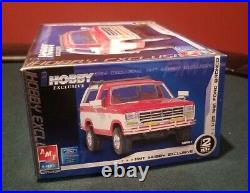 AMT iHOBBY EXCLUSIVE 1981 FORD BRONCO MODEL KIT New Sealed 1/25 # 38567 Rare