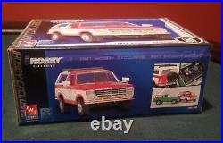 AMT iHOBBY EXCLUSIVE 1981 FORD BRONCO MODEL KIT New Sealed 1/25 # 38567 Rare