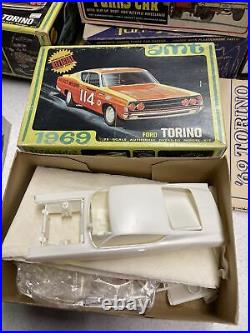AMT y904 1969 FORD Torino 1/25 VINTAGE Unbuilt WithBox MODEL Car No Decals