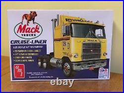 AMt 1/25 Mack Cruiseliner Tractor and MPC 1/25 Gravel Trailer Sealed