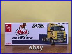 AMt 1/25 Mack Cruiseliner Tractor and MPC 1/25 Gravel Trailer Sealed