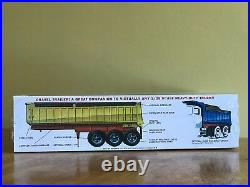 AMt 1/25 Mack Cruiseliner Tractor and MPC 1/25 Gravel Trailer Sealed
