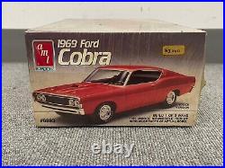 American Vintage Car Legend 1969 FORD COBRA AMT Model Kit Scale 125 New