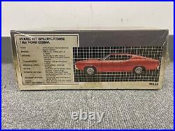 American Vintage Car Legend 1969 FORD COBRA AMT Model Kit Scale 125 New