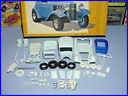 Amt 1932 Ford Victoria Victorian Elegance #3212-300 32 1/25 Mpc Builder Kit