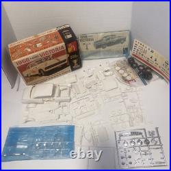 Amt 1956 Ford Victoria Trophy Series Car Model Kit