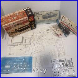 Amt 1956 Ford Victoria Trophy Series Car Model Kit