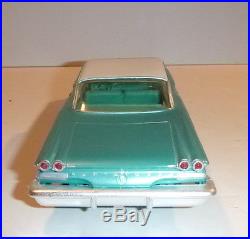 Amt 1960 Pontiac Bonneville Hardtop 1/25 Model Car Mountain Promo