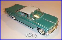 Amt 1960 Pontiac Bonneville Hardtop 1/25 Model Car Mountain Promo