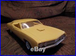 Amt 1970 Ford Torino Cobra Sportsroof Dealer Promotional In New Yellow
