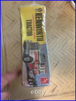 Amt 1/25 Plastic Scale Model Kenworth Conventional W-825 Over 300 Detailed Parts