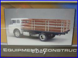 Amt Ford C-600 Stake Truck Construction andHeavy Equipment 1/25 Model Kit #16769