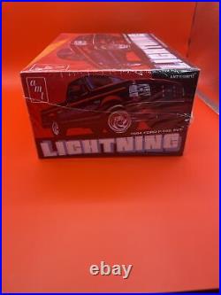 Amt Ford F-150 Lightning SVT 1994 1/25 Model Kit #21372