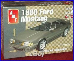 Amt Fox Body 1988 Ford Mustang Plastic Model Kit 1/25 Skill Level 2