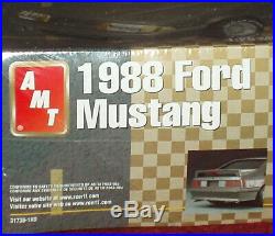 Amt Fox Body 1988 Ford Mustang Plastic Model Kit 1/25 Skill Level 2