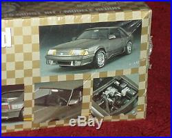 Amt Fox Body 1988 Ford Mustang Plastic Model Kit 1/25 Skill Level 2