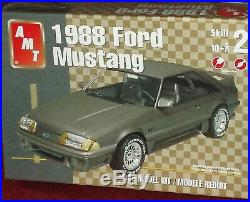 Amt Fox Body 1988 Ford Mustang Plastic Model Kit 1/25 Skill Level 2