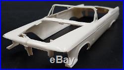 Amt K812 1962 Chrysler Imperial Convertible Annual 1/25 Model Car Mountain