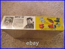 Amt-movin On -kenworth Tractor Semi 1/25 Model Kit Misb T560- Original Unbuilt