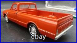 B14 Vintage 1967 Chevy C-10 Pickup Promo Red 1/25 Model Car Mountain