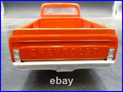 B14 Vintage 1967 Chevy C-10 Pickup Promo Red 1/25 Model Car Mountain