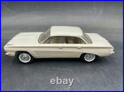 B20 AMT 1961 Pontiac Tempest 4 door annual built 1/25 MODEL Car McM