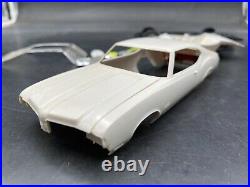 B8 AMT Johan 1970 OLDSMOBILE Cutlass 442 Hardtop Annual 1/25 Built McM Vintage