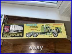 Brand New Sealed amt kenworth movin on truck model kit And Amt California Hauler