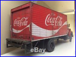 Built 1/25 Amt Coca Cola Ford Short Hauler Model Truck