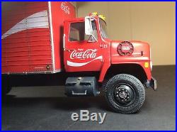 Built 1/25 Amt Coca Cola Ford Short Hauler Model Truck