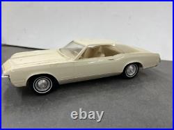C4 amt 1969 Buick Riviera hardtop vintage Promo model 1/25 McM
