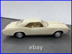 C4 amt 1969 Buick Riviera hardtop vintage Promo model 1/25 McM