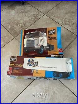 COMPLETE RARE VINTAGE 1960s AMT SCHLITZ BIG RIG MACK CRUISE LINER SET T554