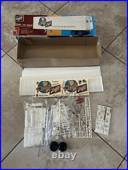 COMPLETE RARE VINTAGE 1960s AMT SCHLITZ BIG RIG MACK CRUISE LINER SET T554