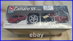 Camaro SS Coupe 1997 AMT USA Made Factory Sealed Vintage Kit! LT1 97