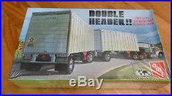 Double Header Doubles Vans Trailer Amt 38684 Model Kit Plastic 1/25 F/s Sealed